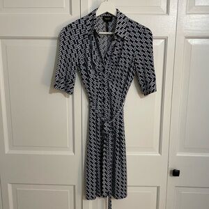 Laundry By Shelli Segal Wrap Dress with Collar and Tie Waist